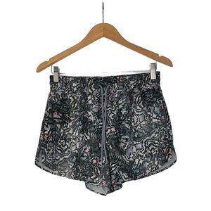 Athleta Crossroads Shorts in Sumo Marble